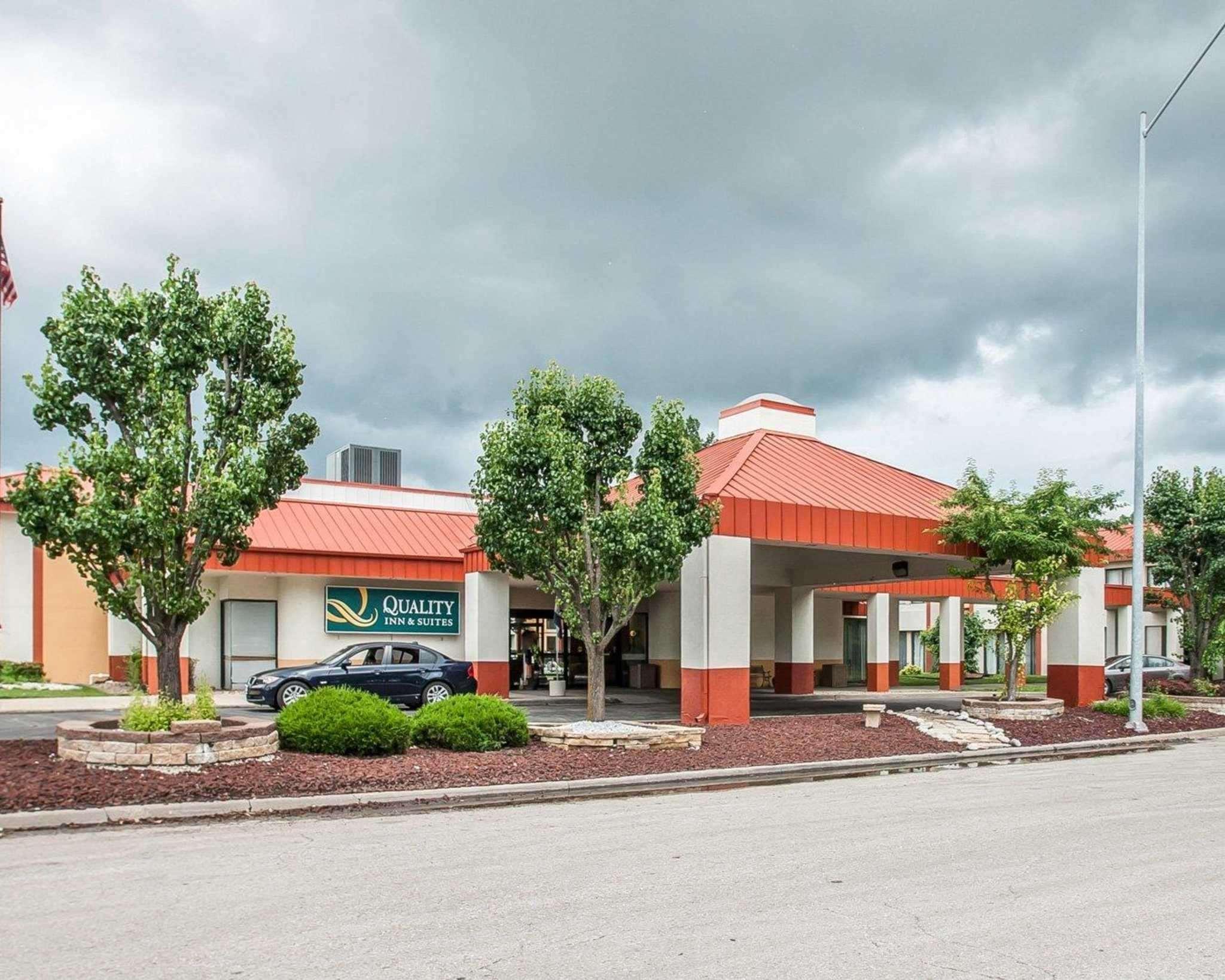 Quality Inn & Suites Kansas City I-435N Near Sports Complex Εξωτερικό φωτογραφία