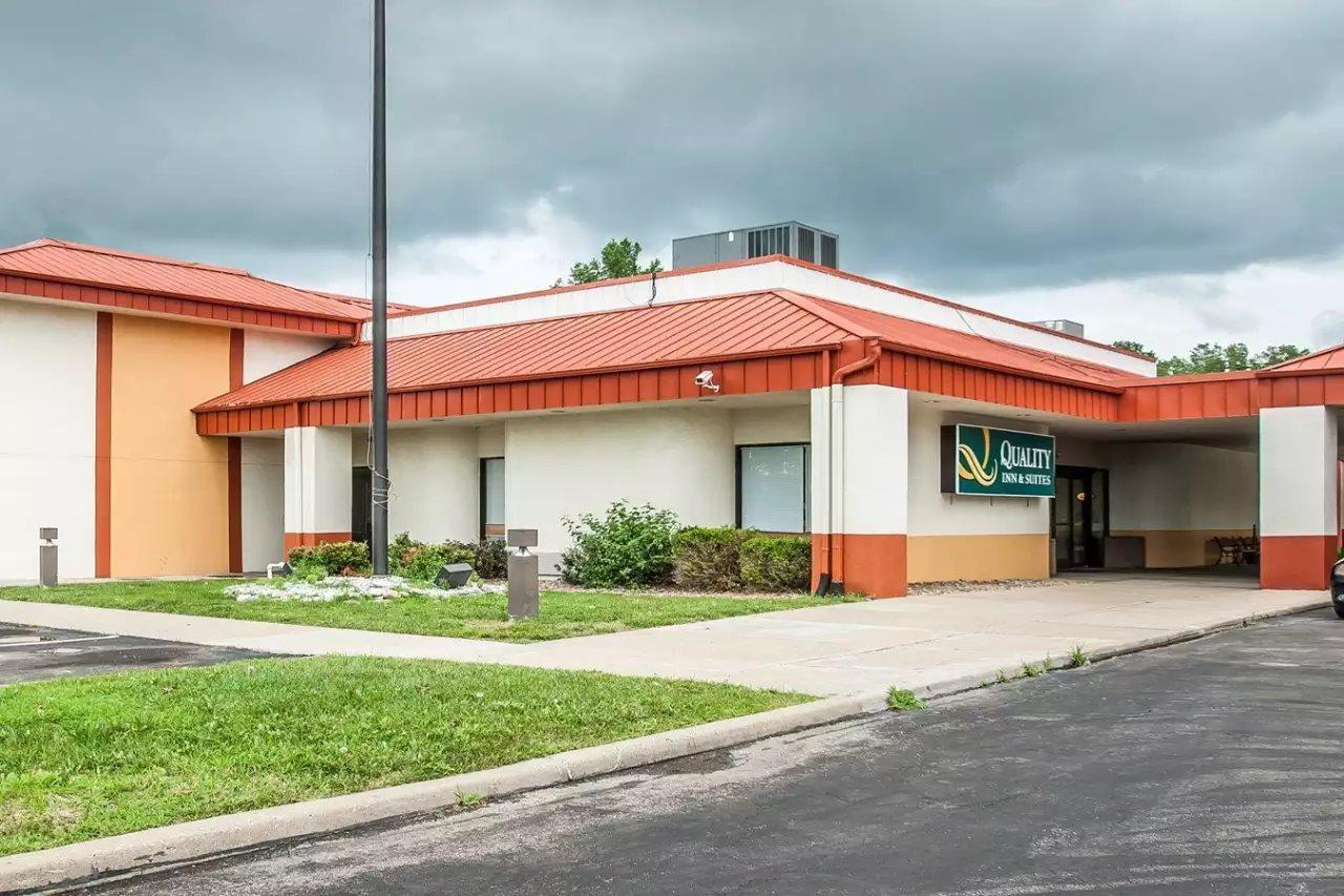 Quality Inn & Suites Kansas City I-435N Near Sports Complex Εξωτερικό φωτογραφία