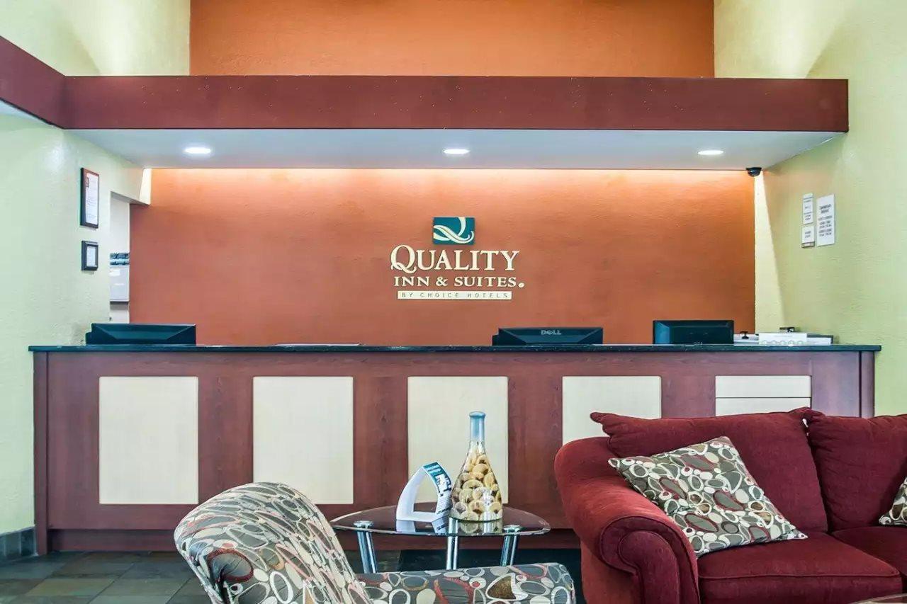 Quality Inn & Suites Kansas City I-435N Near Sports Complex Εξωτερικό φωτογραφία