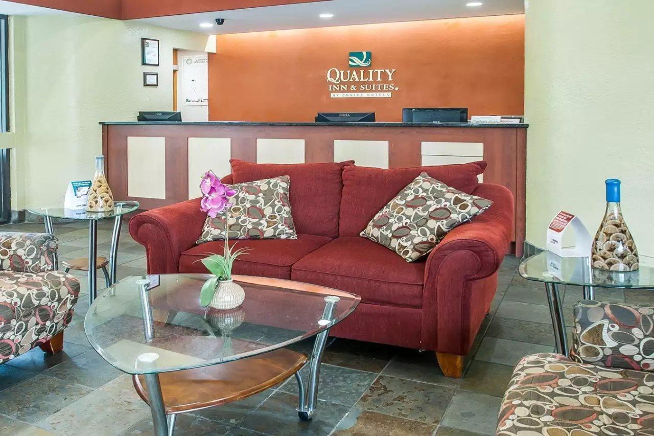 Quality Inn & Suites Kansas City I-435N Near Sports Complex Εξωτερικό φωτογραφία