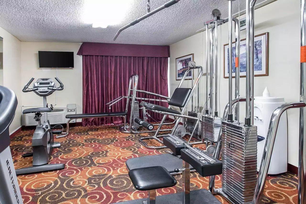 Quality Inn & Suites Kansas City I-435N Near Sports Complex Εξωτερικό φωτογραφία