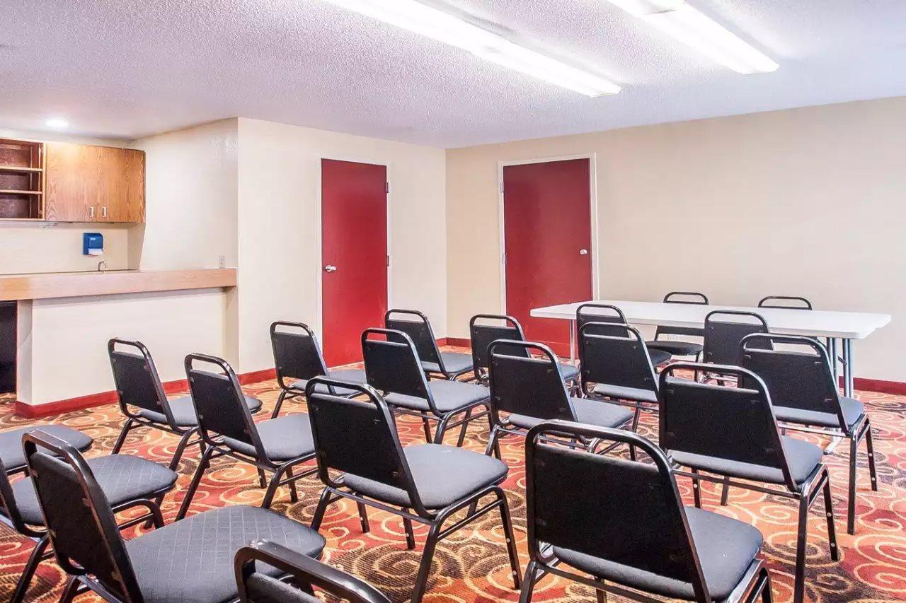 Quality Inn & Suites Kansas City I-435N Near Sports Complex Εξωτερικό φωτογραφία