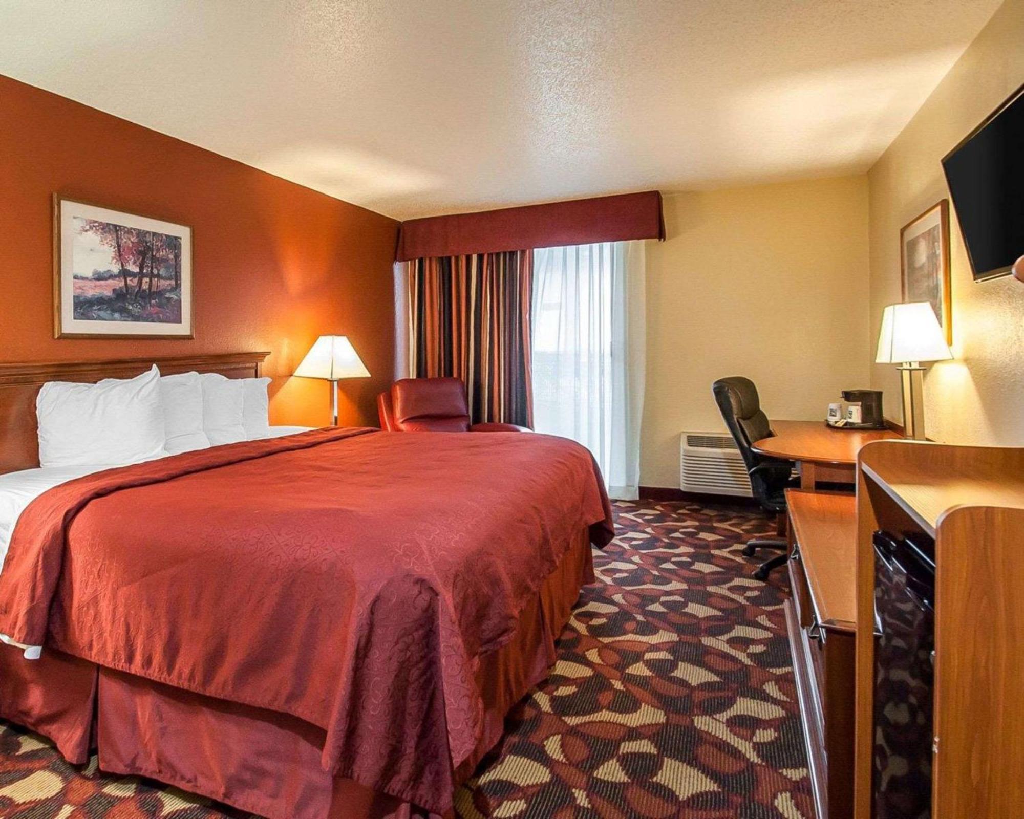 Quality Inn & Suites Kansas City I-435N Near Sports Complex Εξωτερικό φωτογραφία