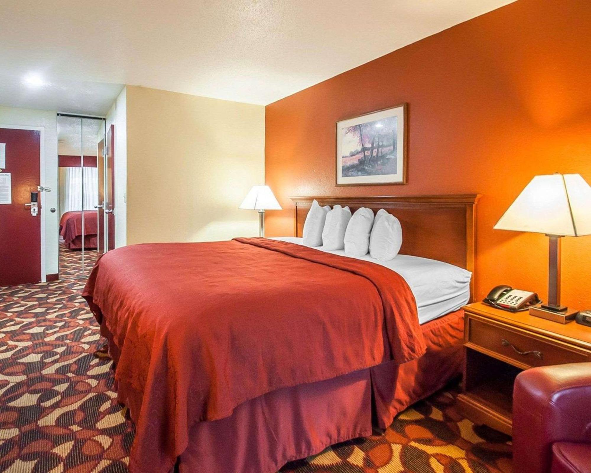 Quality Inn & Suites Kansas City I-435N Near Sports Complex Εξωτερικό φωτογραφία