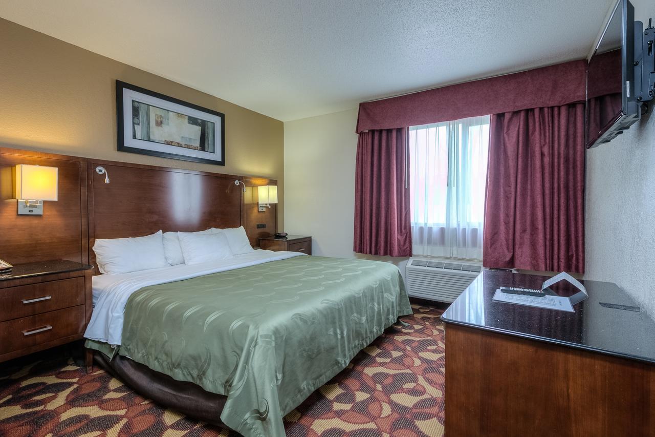 Quality Inn & Suites Kansas City I-435N Near Sports Complex Εξωτερικό φωτογραφία